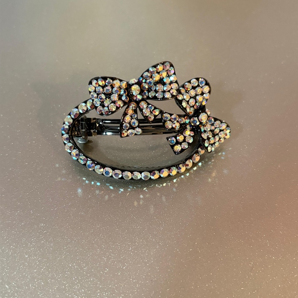 High end European made Sparkling Bow Hair Clip💎💎